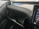 各シートには様々な収納や快適装備があり、どちらのシートに座っても快適なドライブをお楽しみいただけます♪