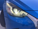 鋭く前方を照らす、LEDヘッドライト。遠くまで視界が開けることで、より安心したストレスのない走行を、提供してくれます。