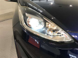 LEDヘッドライトです。デザイン性がよくとても明るいので、夜間の走行や悪天候でも安心です。しかも長寿命!