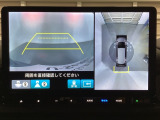 マルチビューカメラシステム搭載車です。お車の周囲を全方位でカバーします。後方・前方・両脇と、コンディションが悪い視界でもカラーモニターに映し出した映像がドライバーをサポートします。
