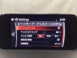 ハンドル操作をアシストすることにより車線からの逸脱回避を支援します。