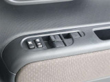 運転席フルオートパワーウィンドウ付きです。