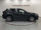 【まるごとクリーニング】シートを取り外し、車内を徹底洗浄。隅々まで丁寧に仕上げています。