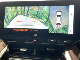 【パノラミックビューモニター】専用のカメラにより、上から見下ろしたような視点で360度クルマの周囲を確認することができます☆死角部分も確認しやすく、狭い場所での切り返しや駐車もスムーズに行えます。