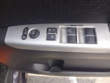 電動格納ミラー装備!駐車の際などに便利です!!