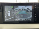 アラウンドビューモニター搭載。上から見下ろしたように液晶に映るのでスムーズな駐車をサポートします。