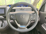 インテリアに合わせたデザインのステアリングは、運転される方のことも考え、運転しやすい形状、大きさです。是非一度、実際に触ってお確かめください。