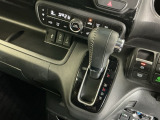 停車中にブレーキペダルを踏み続けなくてもブレーキ保持ができるオートマチックブレーキホールド機能もついております。