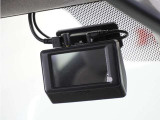 ◆ドライブレコーダー◆映像・音声などを記録する自動車用の装置です。 もしもの事故の際の記録はもちろん、旅行の際の思い出としてドライブの映像を楽しむことができます。※社外品のため、保証対象外