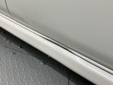 サイドスポイラーにキズ・凹みあります。