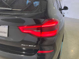 リアランプ 立体的な造形としてBMWらしい個性的なリアビューを明確化しました。