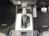 シンプルでとても使いやすいフロアシフトです。