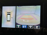 パノラミックビューモニターを装備。駐車場や交差点でクルマを真上から見るように周囲を確認できます。機能の詳細は販売店スタッフまでおたずねください。