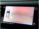 バックカメラ トラフィックアラートで苦手な駐車も楽々できます.