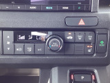 季節を問わず快適な室内空間を保てるオートエアコンを装備。運転席にはシートヒーターが付いているので、冬場の乗り始めも暖かく快適。冷えやすい日でも心地よく過ごせます。
