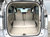 普段のお買い物や通勤、送迎等に十分な荷室スペースを確保しております。セカンドシートを倒すと、大きな荷物の積載も可能です♪