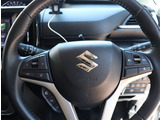 『1台』のお車に対して、3名体制で日々議論を重ね仕入れを行っております。