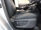 パワーシート搭載。微妙な調整が手軽にでき、ピッタリなポジションで運転することが可能です。