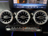 走行モード切替や各種操作部を使いやすく配置。毎日の運転を快適にします。