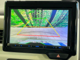 【ホンダセンシング】走行中に前方の車両等を認識し、衝突しそうな時は警報とブレーキで衝突回避と被害軽減をアシスト。より安全にドライブをお楽しみいただけます。