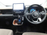 ぜひ展示車の運転席に座ってみてください。
