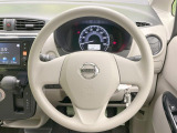 インテリアに合わせたデザインのステアリングは、運転される方のことも考え、運転しやすい形状、大きさです。是非一度、実際に触ってお確かめください。