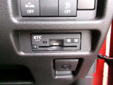 ETC車載器を装備しています。高速道路の料金所もストレスなく通行できます。すっきりとしたビルトインタイプですよ。