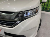 【LEDヘッドライト】悪天候や夜間走行時も良好な視界を確保し安心して運転できる高輝度LEDヘッドライトを装備!点灯速度が早く、消費電力も抑えられています。