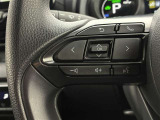運転中、オーディオの操作をしてて、ハッとしたことはありませんか?ステアリングスイッチは、運転中でもハンドルでオーディオの操作が可能です。安全なドライブをサポートします。