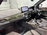 ABS:急ブレーキの車輪ロックを防止。車の安定性と操縦性を確保!