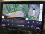 【パノラミックビューモニター】専用のカメラにより、上から見下ろしたような視点で360度クルマの周囲を確認することができます☆死角部分も確認しやすく、狭い場所での切り返しや駐車もスムーズに行えます。