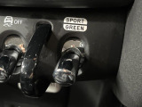 ●走行モードセレクタ:それぞれ使用用途に合わせた走行モードが選択可能です!いつものドライブがより楽しくなる装備です!