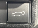 【パワーバックドア】スマートキーや運転席のボタンを押すだけでリアゲートが自動で開閉します!荷物を持っている時や、高い位置にあるバックドアを閉める際に便利な機能です♪