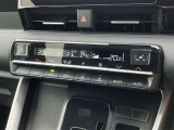 オートエアコン★温度を設定すれば車内を快適な温度に保ってくれます♪寒い日のドライブを快適にしてくれるシートヒーターも付いてます♪