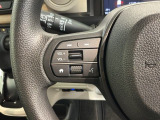 ステアリングにオーディオ操作スイッチが付いています。オーディオ画面に直接タッチしなくても操作が出来ますので、運転に集中できます。