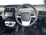 運転席まわりです。 各操作スイッチは使いやすい位置に配置されてます。