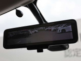 車両後方を映し出します・スマートルームミラー装備です。