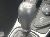 ●MTモード付きAT:通常は自動でおこなわれる変速(ギアチェンジ)をドライバーの操作によって意図的に変えられるシステムです。より一層普段のドライブをお楽しみいただけます!