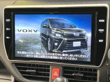 【大画面ナビ】人気の大型10インチナビを装備。存在感のある大画面はインパクト大!ナビ利用時のマップ表示は見やすく、テレビやDVDは臨場感がアップ!いつものドライブがグッと楽しくなります♪