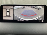 狭い場所での駐車やすれ違いなどでより的確な運転操作に役立つ360&deg;ビューモニターが装備されています。