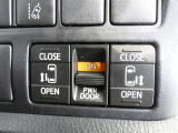 電動スライドドアのスイッチで車内からもスライドドアの開閉ができます。イージークローザー機能で半ドアになることも防止してくれます。