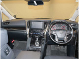 オシャレなインテリアで運転する気分も盛り上がりますよね^^