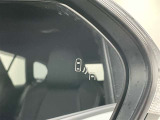 ブラインドスポットモニター(BSM)を装備しています。隣を走る車両が死角に入るとミラー内LEDインジケーターが点灯。さらに、ウィンカーを出すとインジケーターが光って点滅して注意を促してくれます。