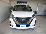 ■日産らしさを引き立てる大きなVモーショングリル。ブルーのラインがe-Powerの証です!
