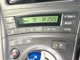 【オートエアコン】一度お好みの温度に設定すれば、車内の温度を検知し風量や温度を自動で調整。暑い&hellip;寒い&hellip;と何度もスイッチ操作をする必要はありません。快適な車内空間には必須の機能ですね♪