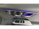 【メモリー付パワーシート】シートをかたどった調整スイッチはメルセデス・ベンツが特許を持っています。様々な体型の乗員に合わせた、きめ細かい調整が可能になっています。