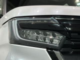 LEDヘッドライトは、点灯の瞬間から最大光量を発揮し、突然暗くなるトンネルなどでの安定感を高めます。