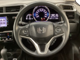ハンドルにHondaセンシング系のクルーズコントロールやレーンキープアシストなどのスイッチと、オーディオの操作スイッチが装備されています。ハンドルから手を離さず安全に操作できます。