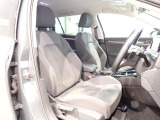 楽な姿勢で座ることが出来るので長時間の運転でも疲れにくいですし体もぶれにくいですよ。