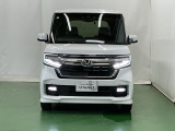 LEDヘッドライトを装備しています。LEDヘッドライトはとても明るく、雨の日や夜間走行も安全・安心です。オートライトコントロール付きで周囲の明るさに応じて自動で点灯・消灯します